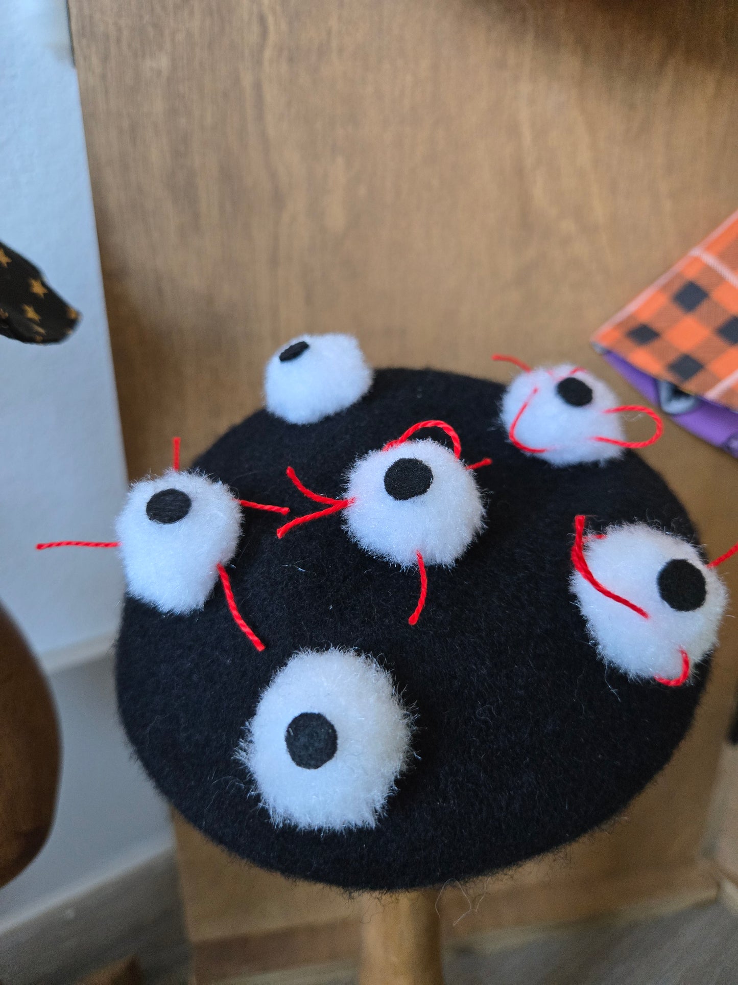 Le Étrange Pet Beret