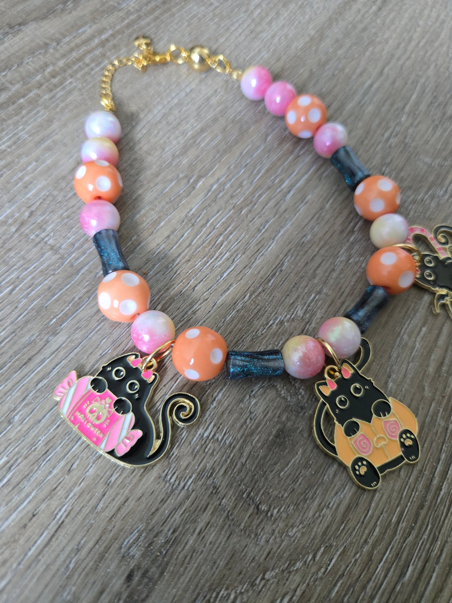 La Chat Sucrée (“The Sweet Cat”) Pet Necklace