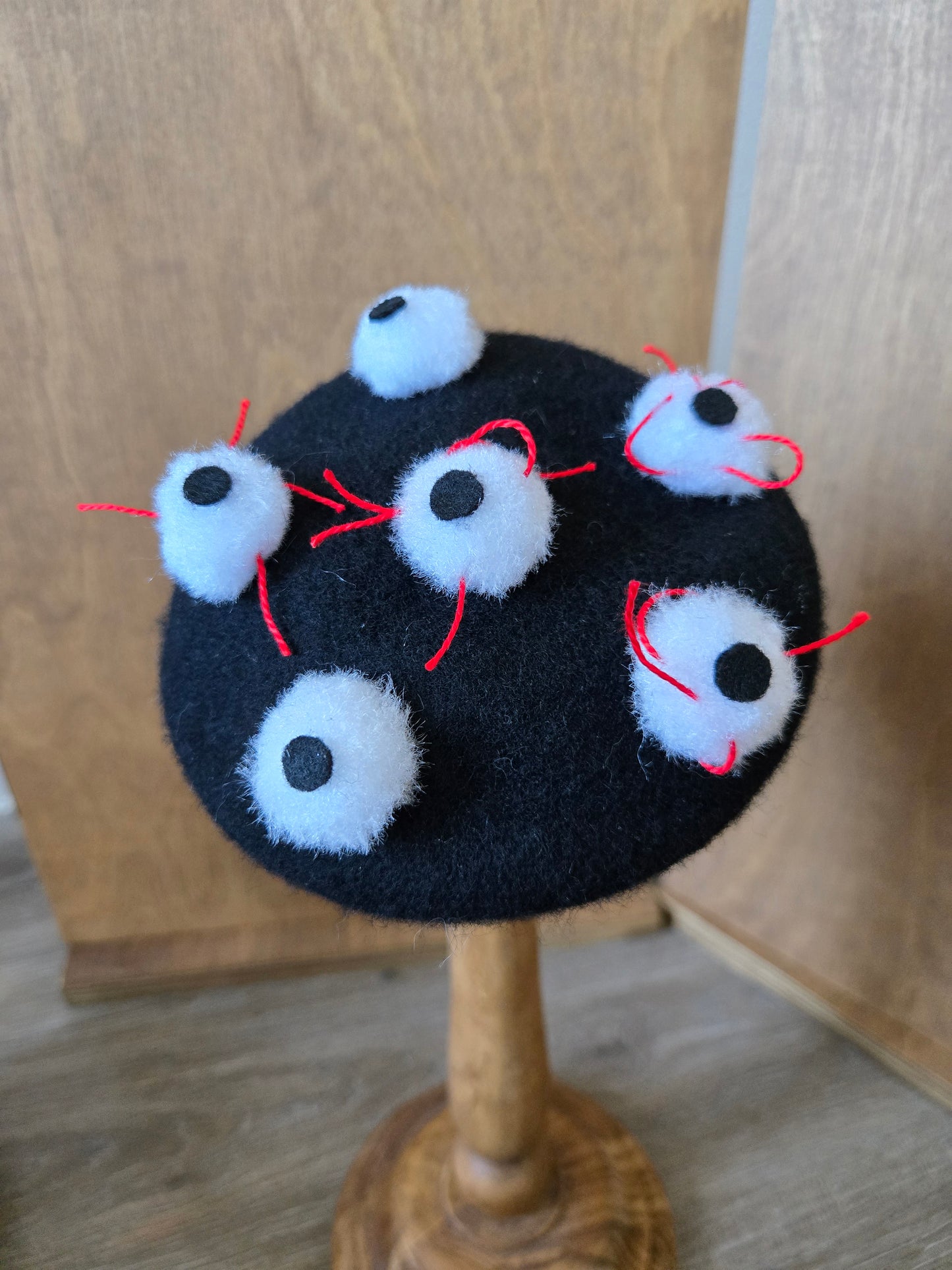 Le Étrange Pet Beret