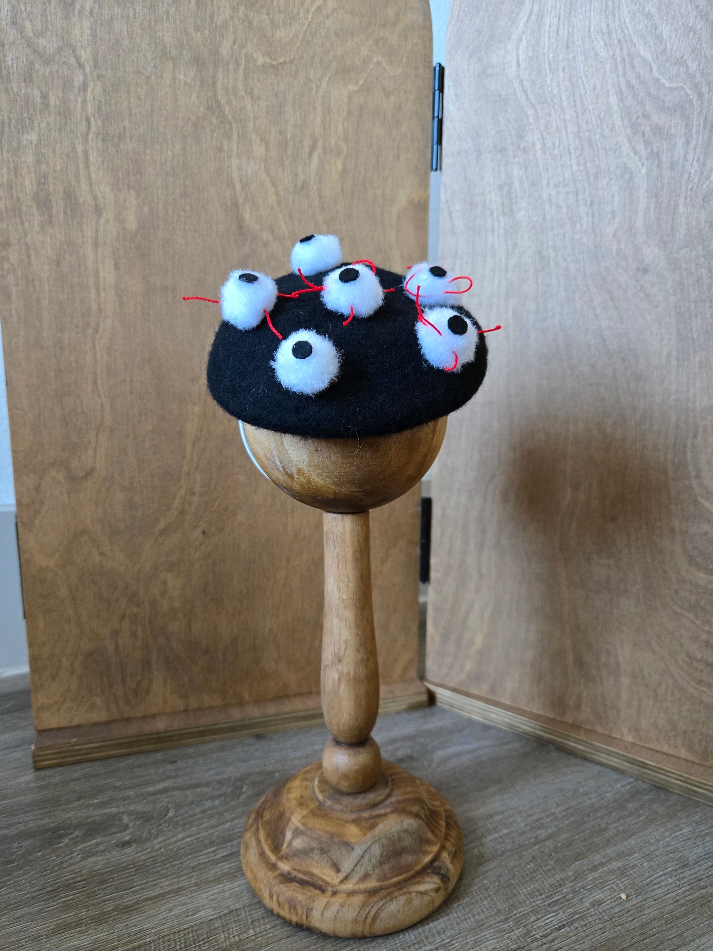 Le Étrange Pet Beret