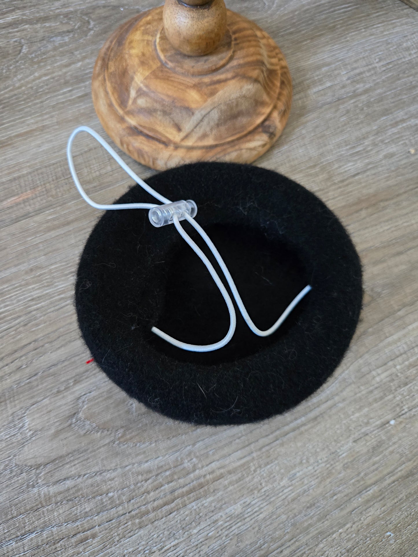 Le Étrange Pet Beret