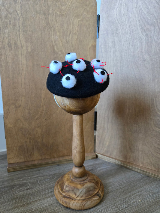 Le Étrange Pet Beret