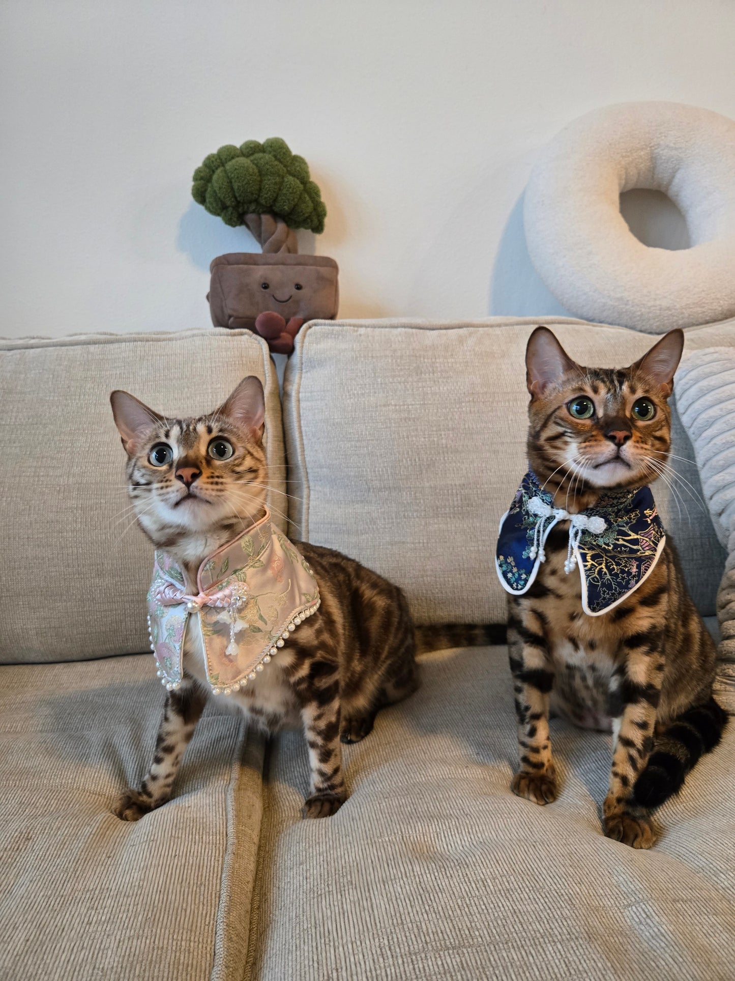 Auspicious Knot Pet Bandana (Pink)