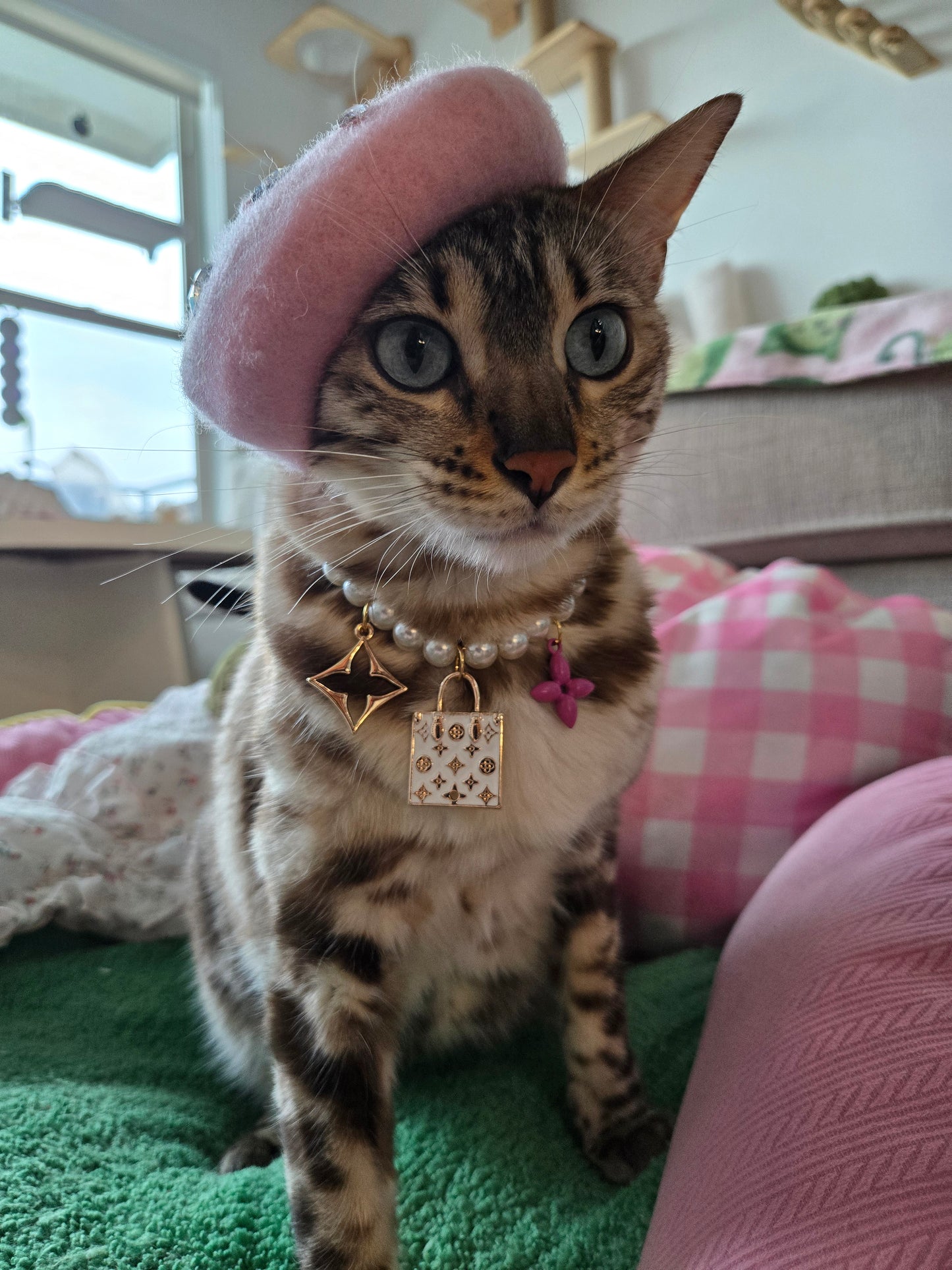 Louis Meowton White Pet Necklace