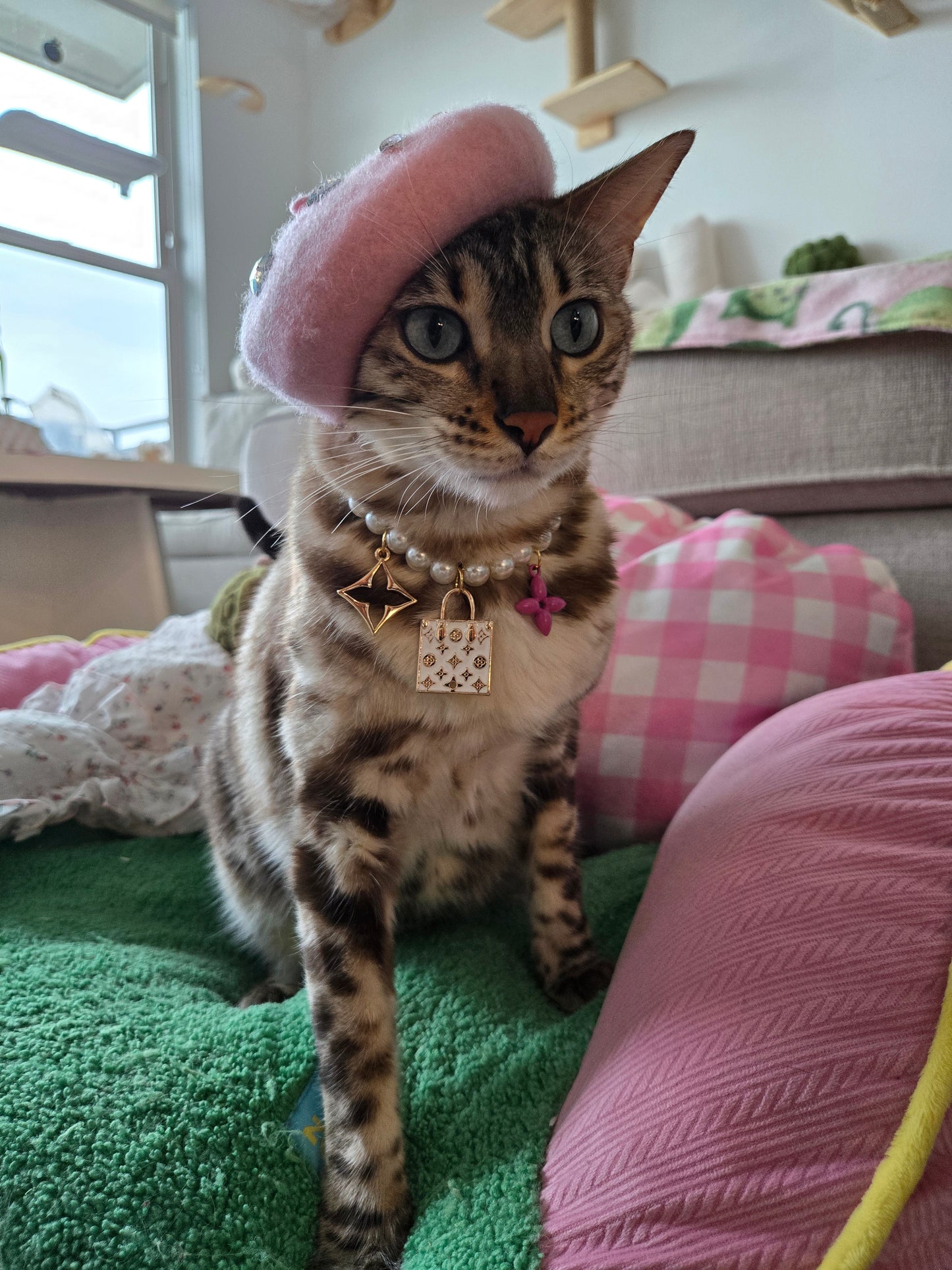 Louis Meowton White Pet Necklace