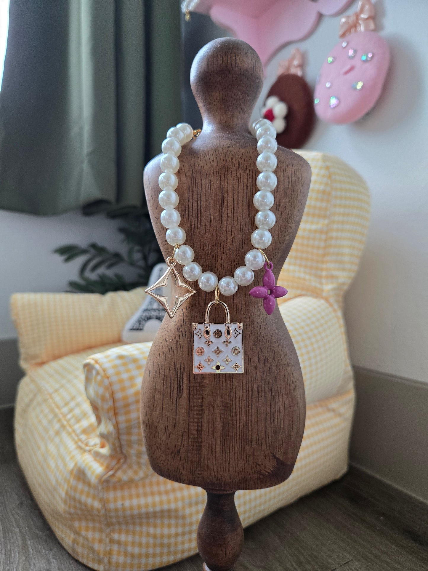 Louis Meowton White Pet Necklace